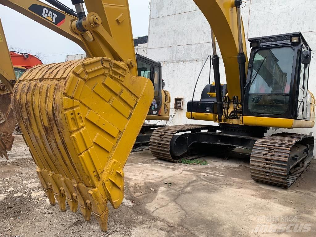 CAT 323 D L Vikšriniai ekskavatoriai