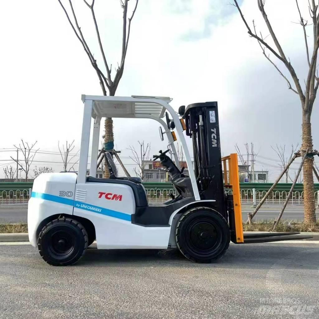 TCM FD30 Dyzeliniai krautuvai