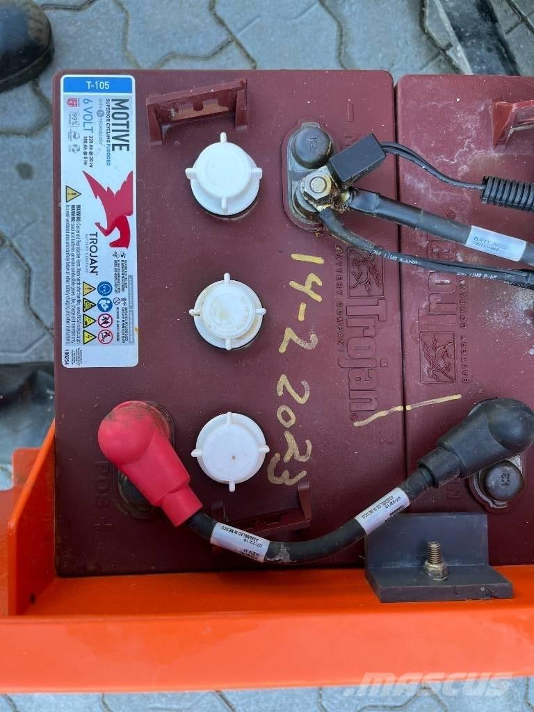 JLG 1230 ES Vertikalūs stiebiniai keltuvai