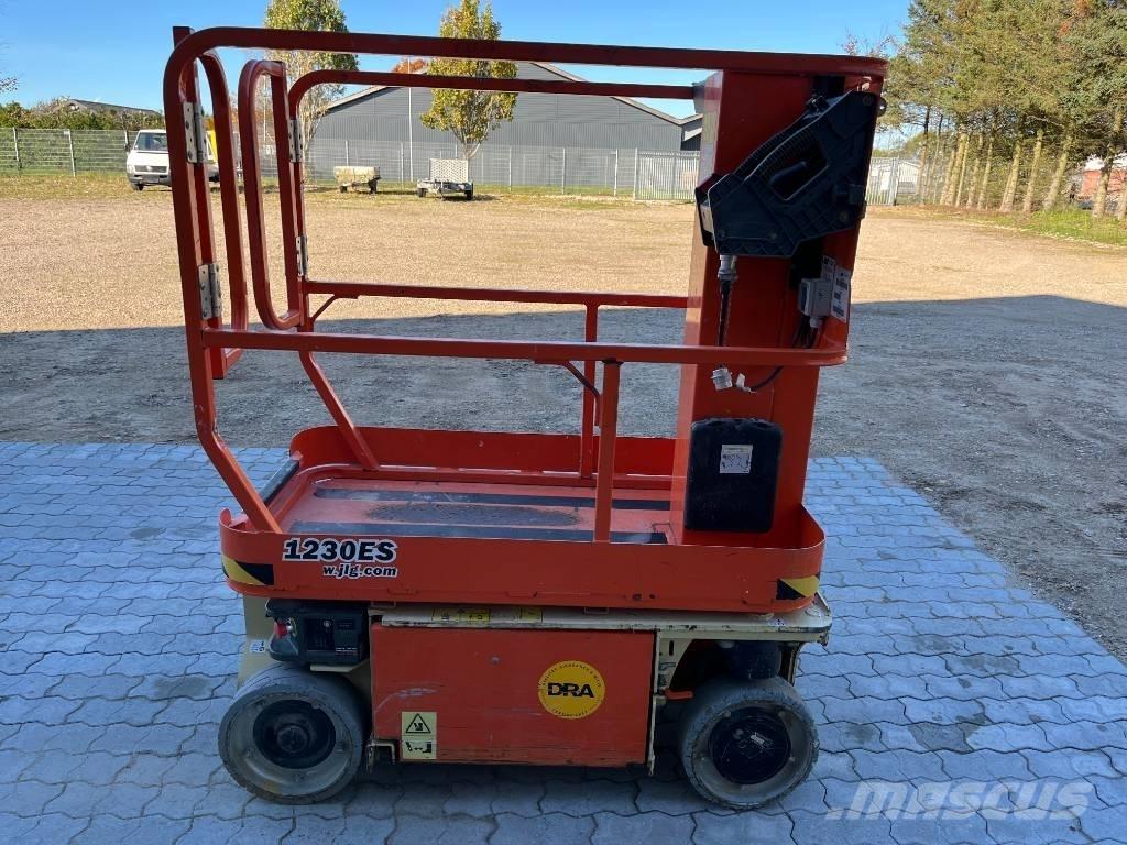 JLG 1230 ES Vertikalūs stiebiniai keltuvai