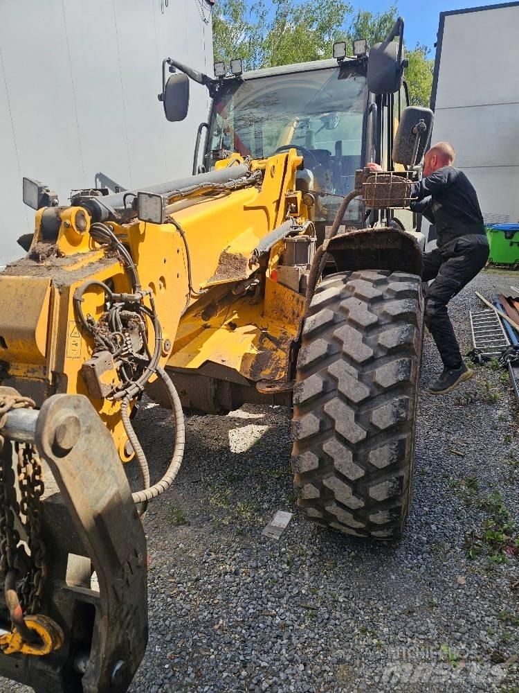 JCB TM 320 S Teleskopiniai krautuvai žemės ūkiui