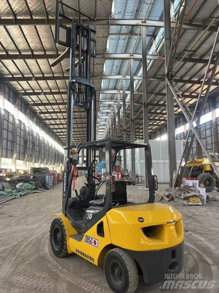 Komatsu FD 30 T-17 Dyzeliniai krautuvai