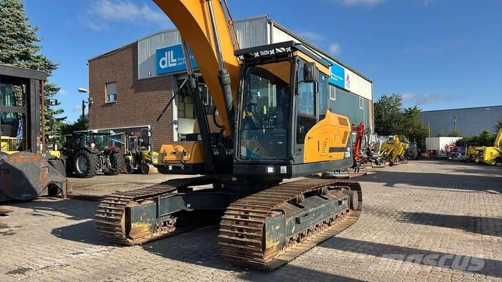 Hyundai HX220L Specialūs ekskavatoriai