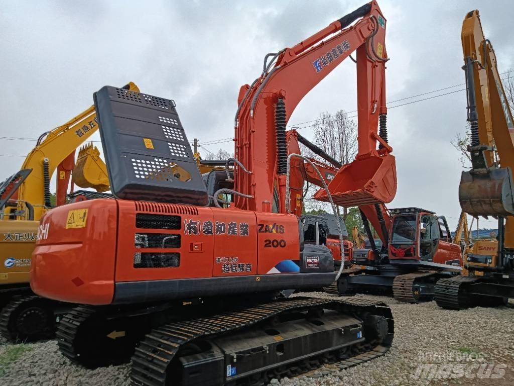 Hitachi ZX 200 Vikšriniai ekskavatoriai