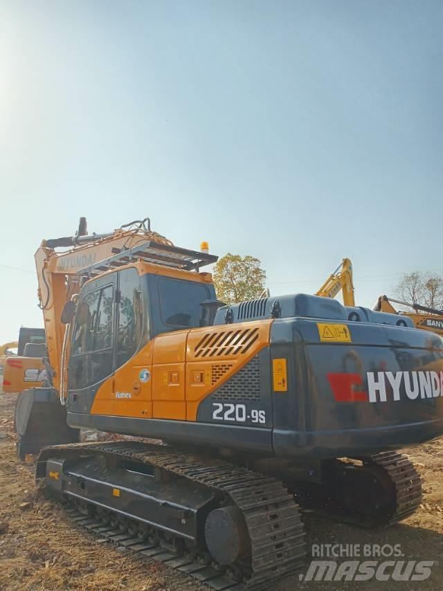 Hyundai R220-9 Vikšriniai ekskavatoriai
