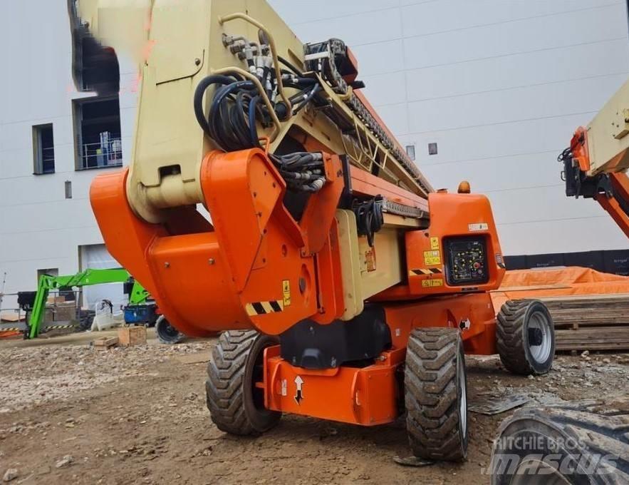 JLG 1250 AJP Alkūniniai keltuvai