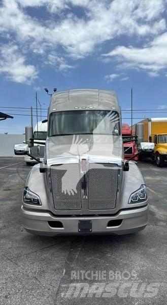 Kenworth T680 Naudoti vilkikai
