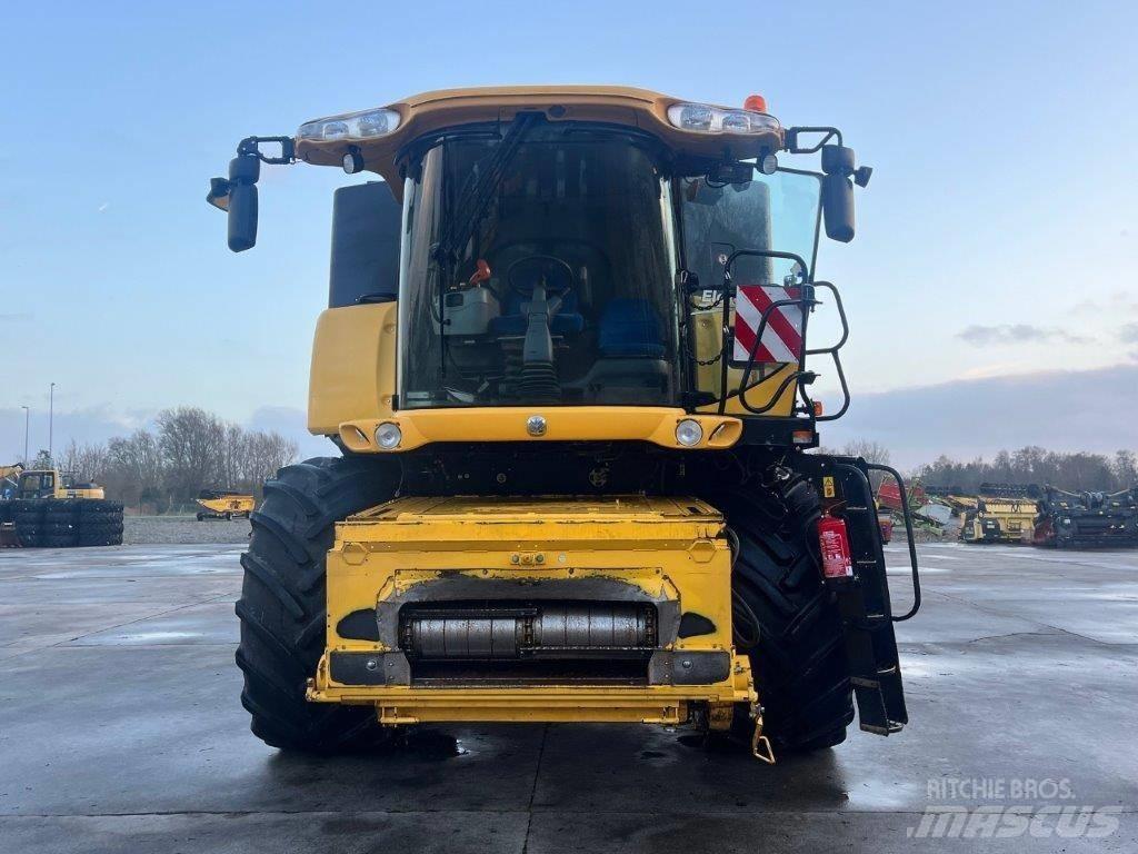 New Holland CR 9080 Derliaus nuėmimo kombainai