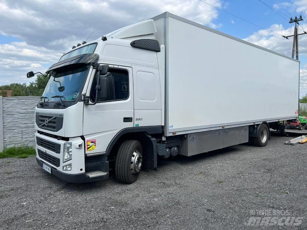 Volvo FM 330 Sunkvežimiai su dengtu kėbulu