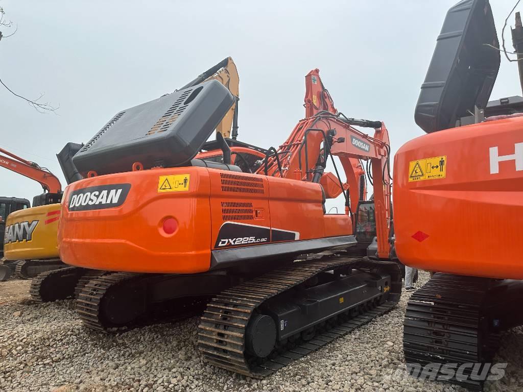 Doosan DX225 Vikšriniai ekskavatoriai