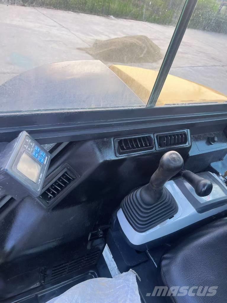 Komatsu PC 40 MR Vikšriniai ekskavatoriai