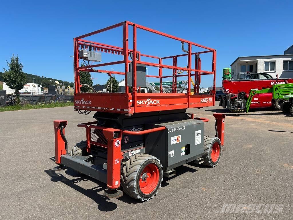 SkyJack SJ 6832 RTE Žirkliniai keltuvai