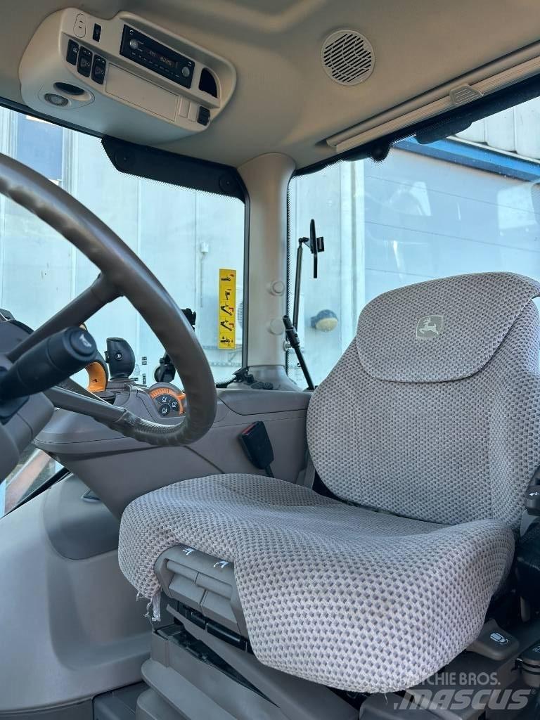 John Deere 6215 R Traktoriai