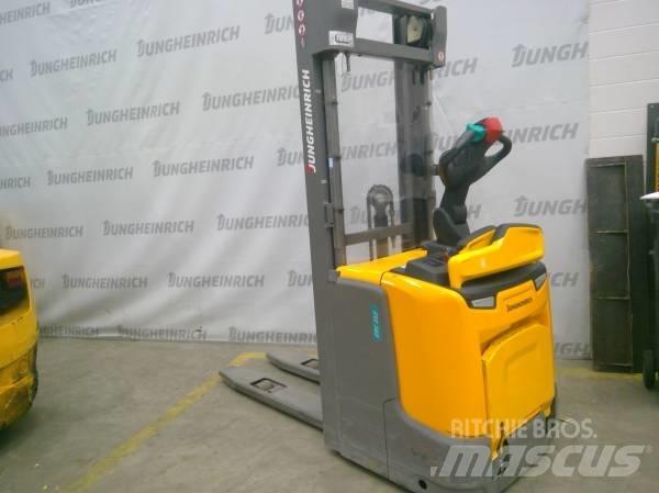 Jungheinrich ERC 212 Savaeigiai rietuvai