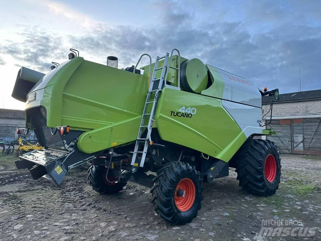 CLAAS Tucano 440 Derliaus nuėmimo kombainai