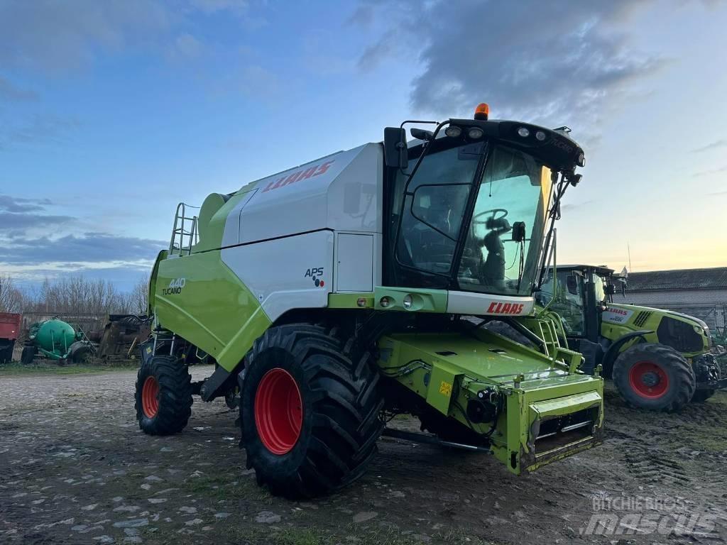 CLAAS Tucano 440 Derliaus nuėmimo kombainai