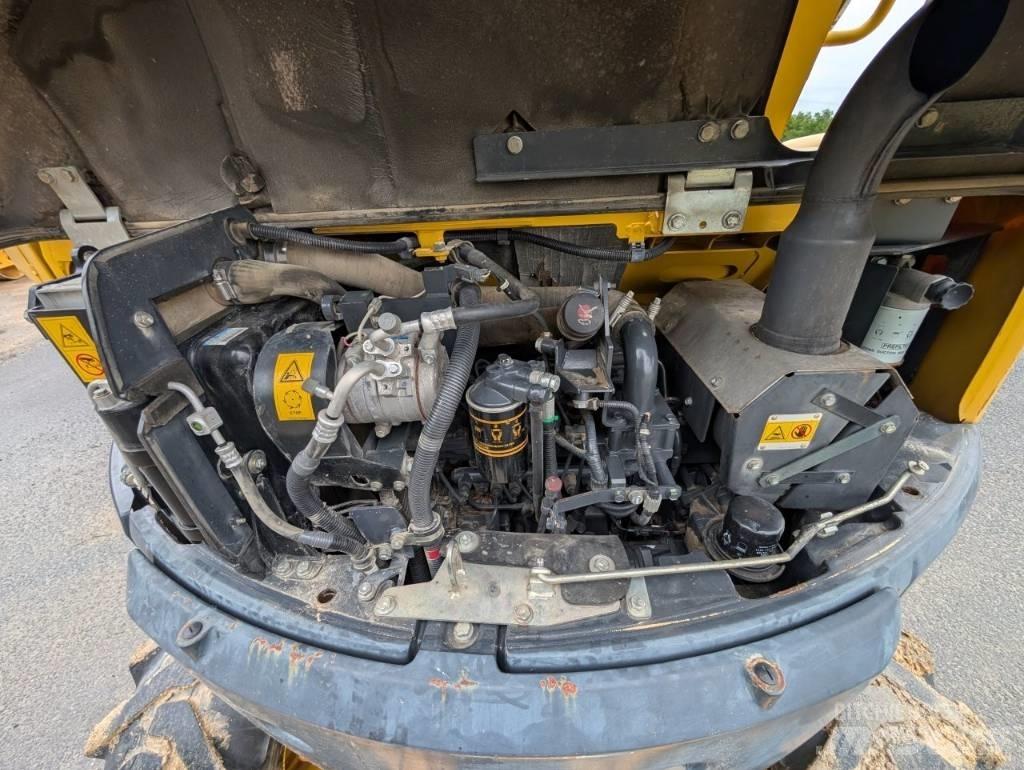 Komatsu PW 98 MR-8 Ratiniai ekskavatoriai
