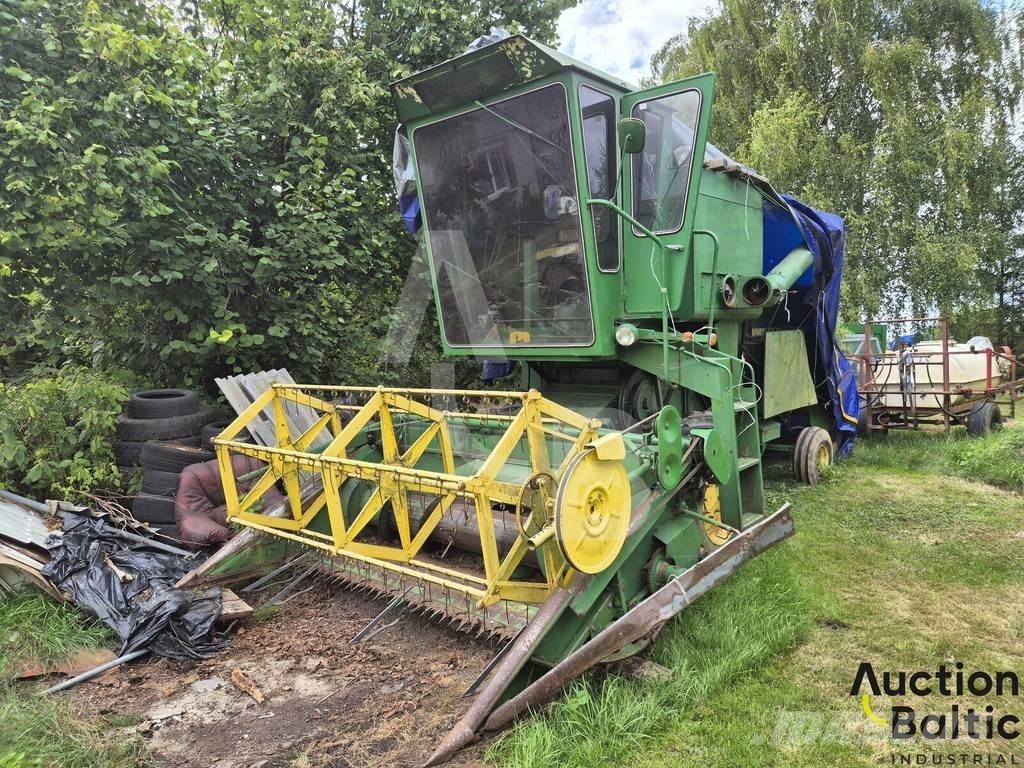 John Deere 935 Derliaus nuėmimo kombainai