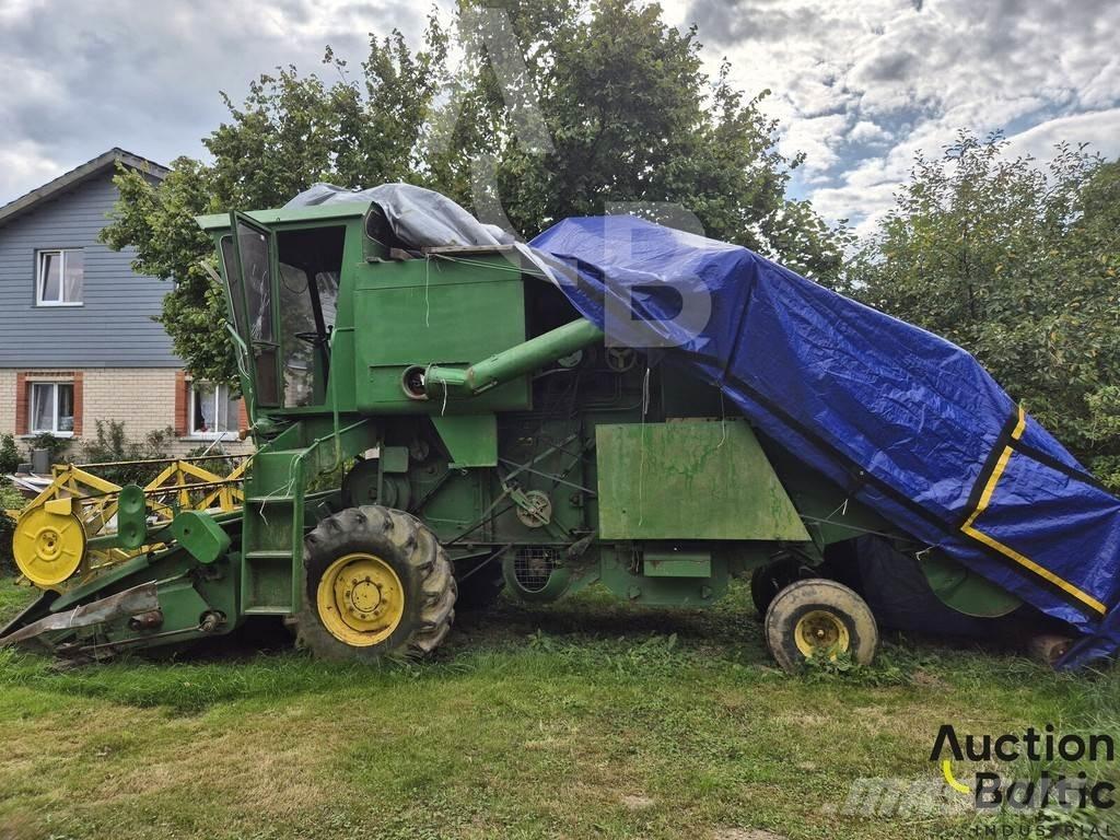 John Deere 935 Derliaus nuėmimo kombainai