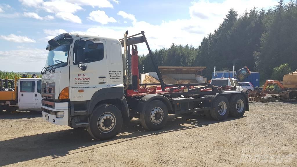 Hino 3241 Savivarčių priekabų vilkikai