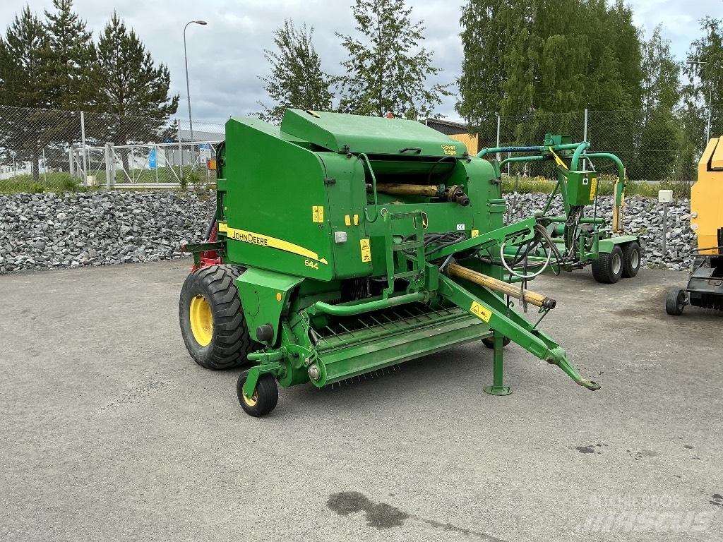 John Deere 644 Ritinių presai