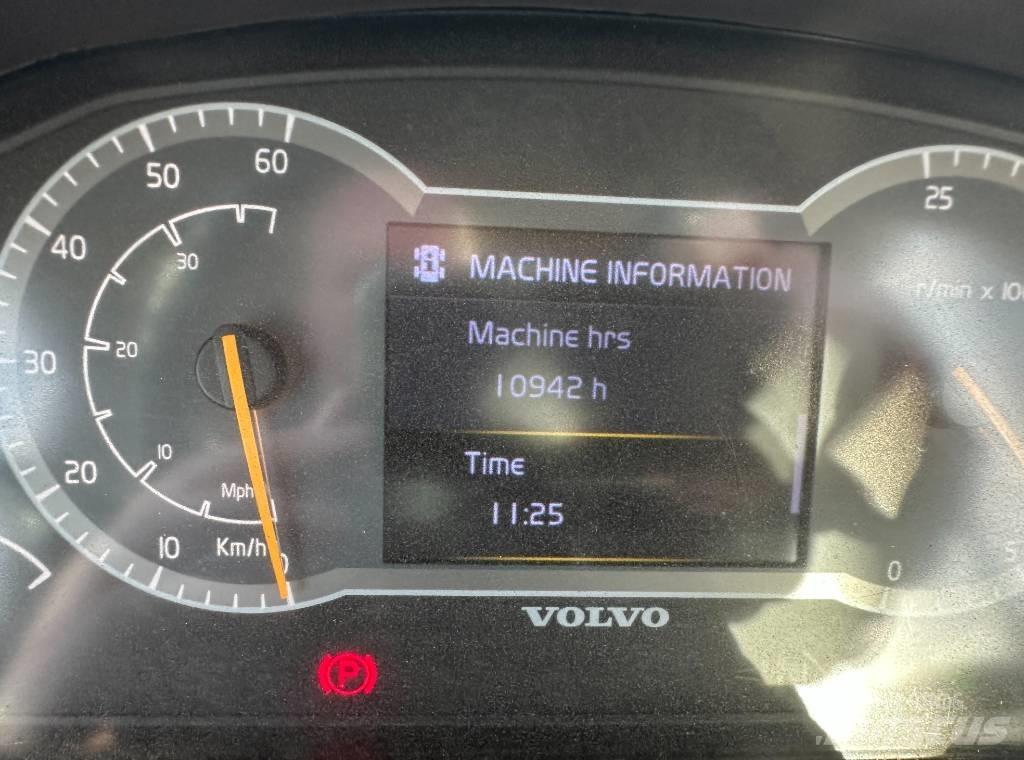 Volvo L 260 H Naudoti ratiniai krautuvai
