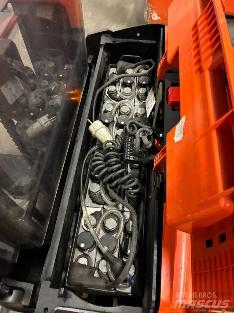 Toyota SWE120L Rankiniai vėžimėliai