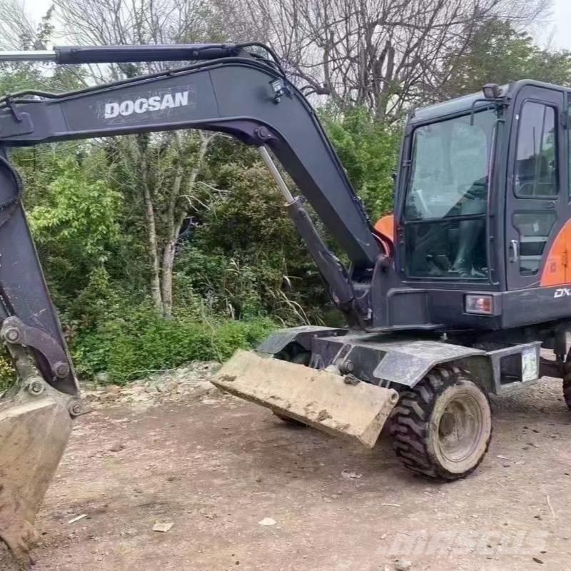 Kubota DX60w Ratiniai ekskavatoriai