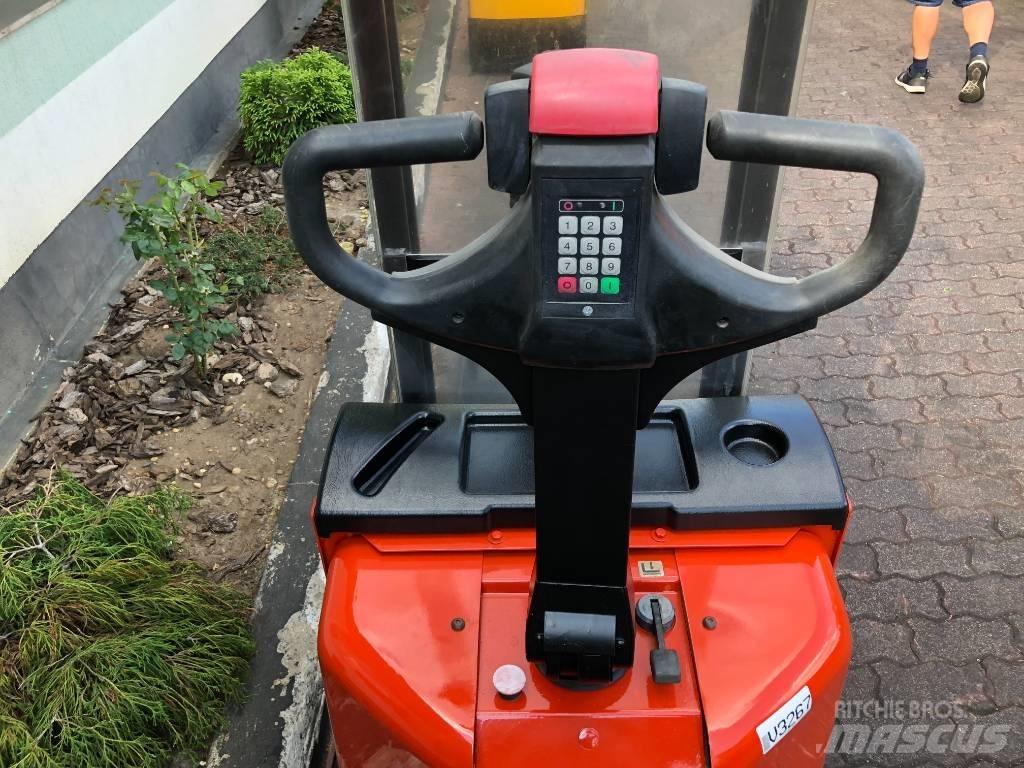 BT S10 V-3267 Rankiniai padėklų rietuvai