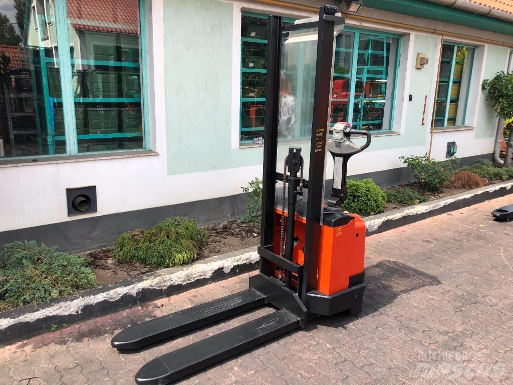 BT S10 V-3267 Rankiniai padėklų rietuvai