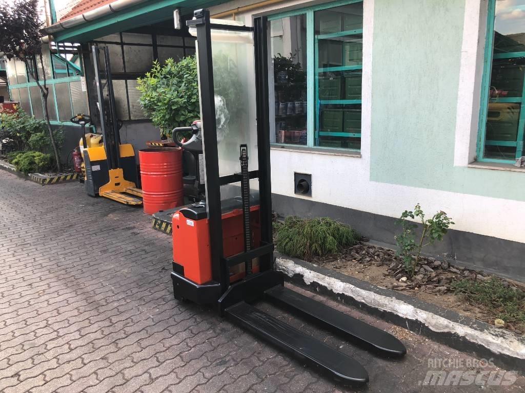 BT S10 V-3267 Rankiniai padėklų rietuvai