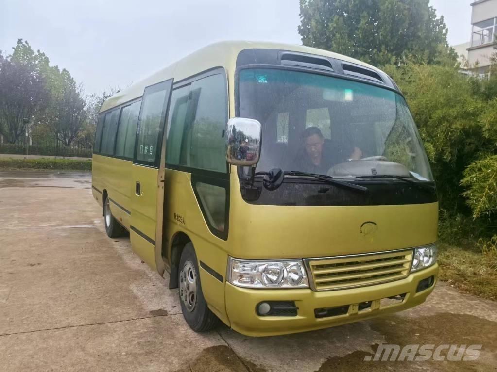 Toyota Coaster Tarpmiestiniai autobusai