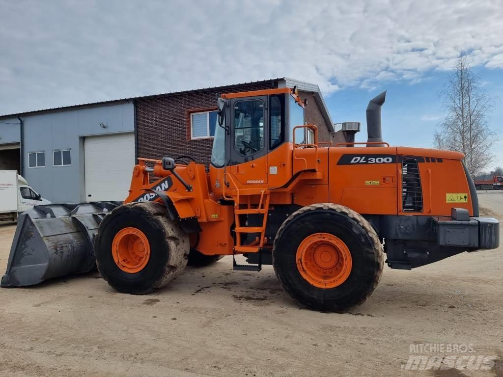 Doosan DL 300 Naudoti ratiniai krautuvai