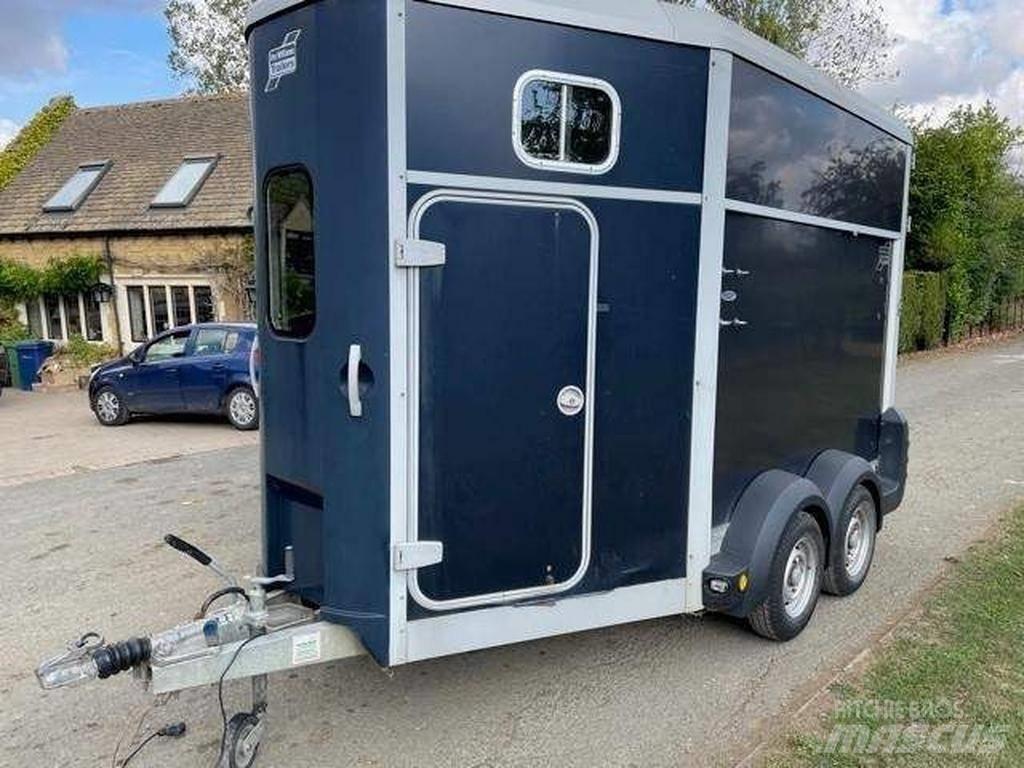 Ifor Williams HB 511 Gyvulių pervežimo priekabos