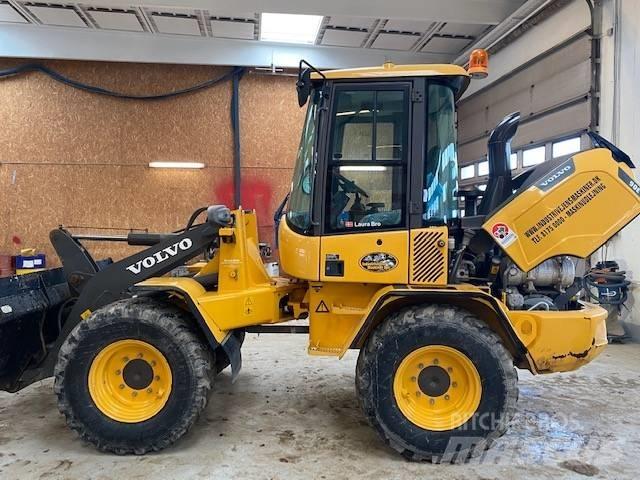 Volvo L 30 G Naudoti ratiniai krautuvai