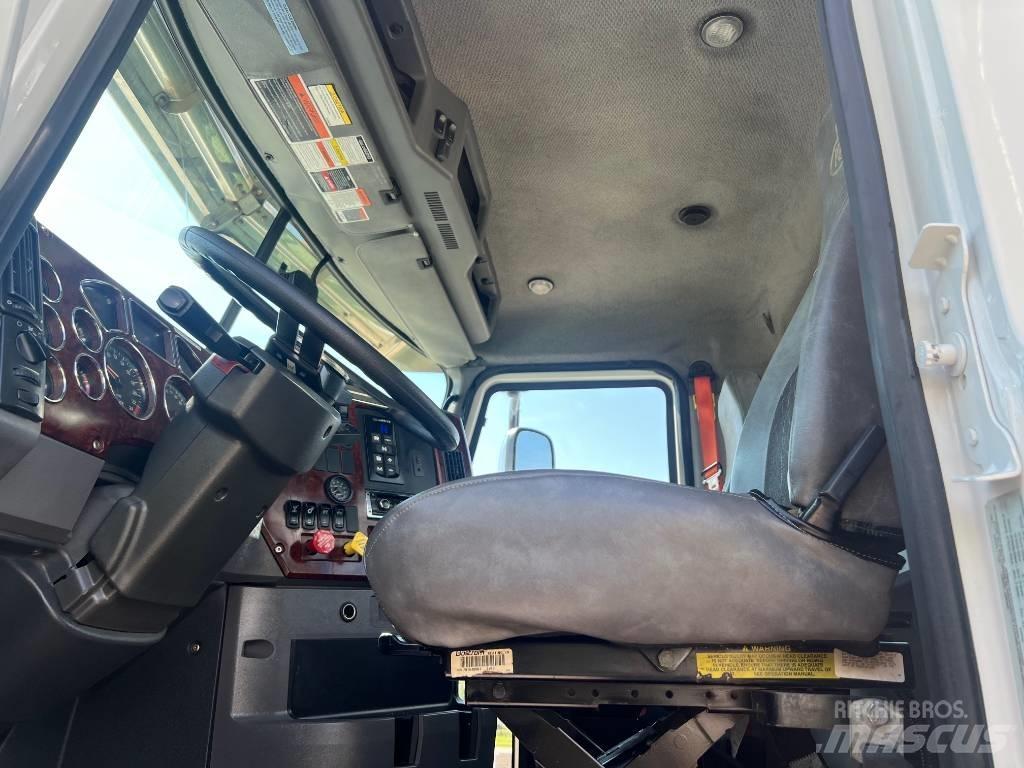 Mack CXU 613 Naudoti vilkikai