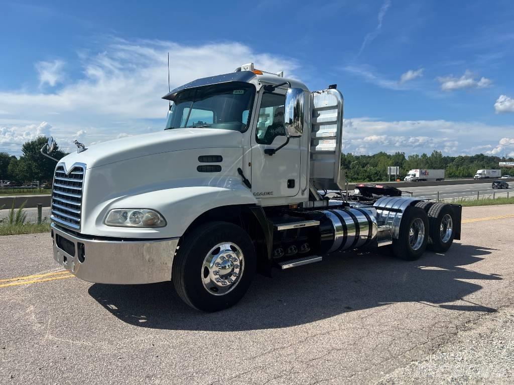 Mack CXU 613 Naudoti vilkikai