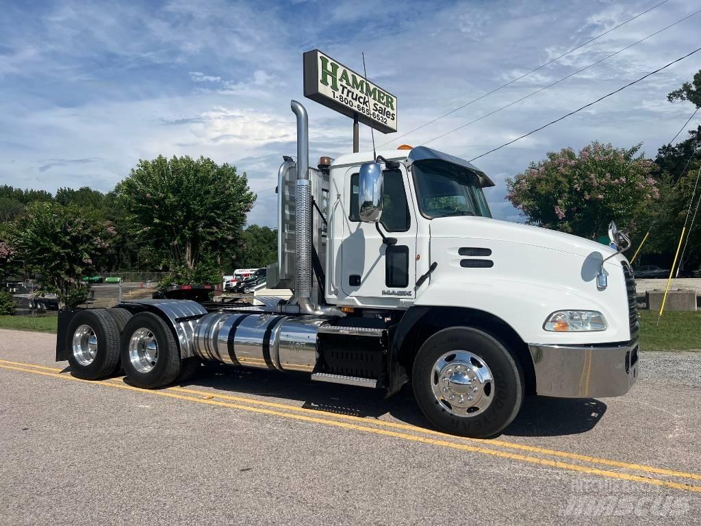Mack CXU 613 Naudoti vilkikai