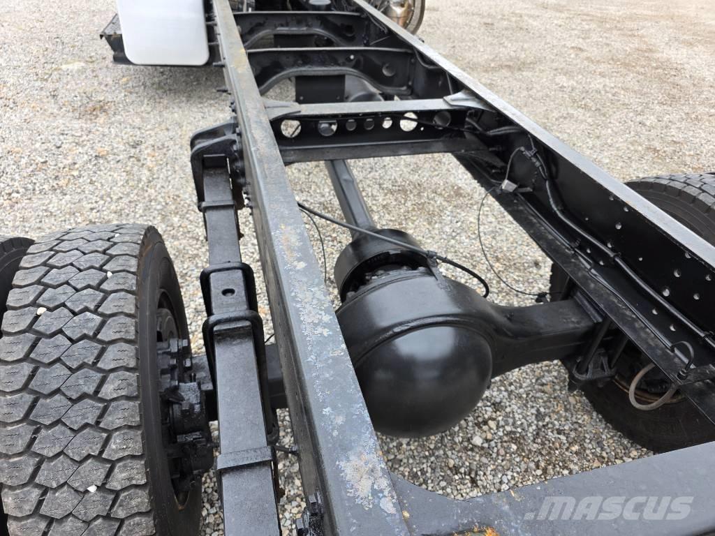 Hino 268 Važiuoklė su kabina