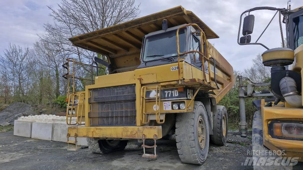 CAT 771D Atliekų išvežimo technika