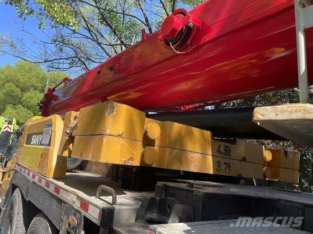 Sany STC 800 T5 Neapdoroto reljefo kranai