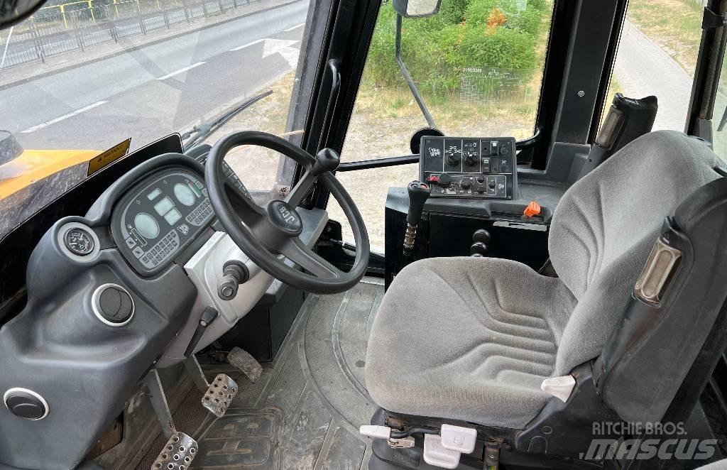 JCB Fastrac 3200 Traktoriai
