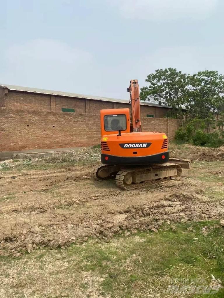Doosan DX 80 Vidutinės galios ekskavatoriai 7-12 t