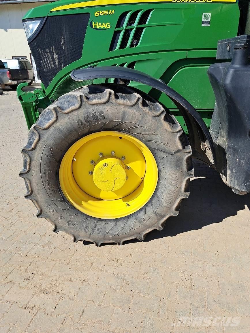John Deere 6195M Traktoriai