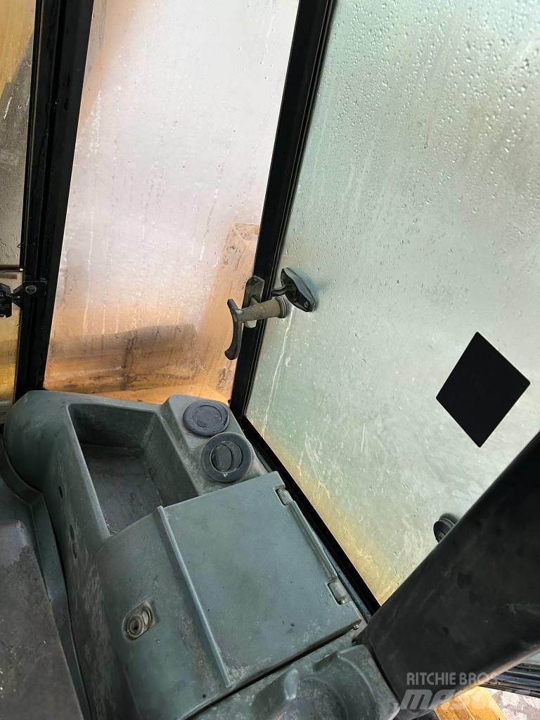 CAT 428D Ekskavatoriniai krautuvai