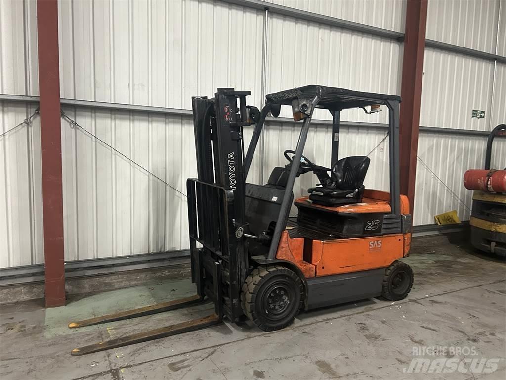 Toyota 7FBMF25 Elektriniai šakiniai krautuvai