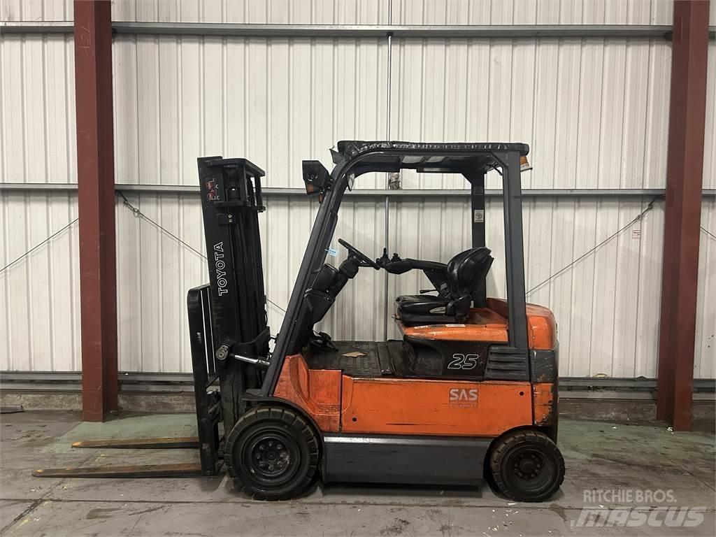 Toyota 7FBMF25 Elektriniai šakiniai krautuvai