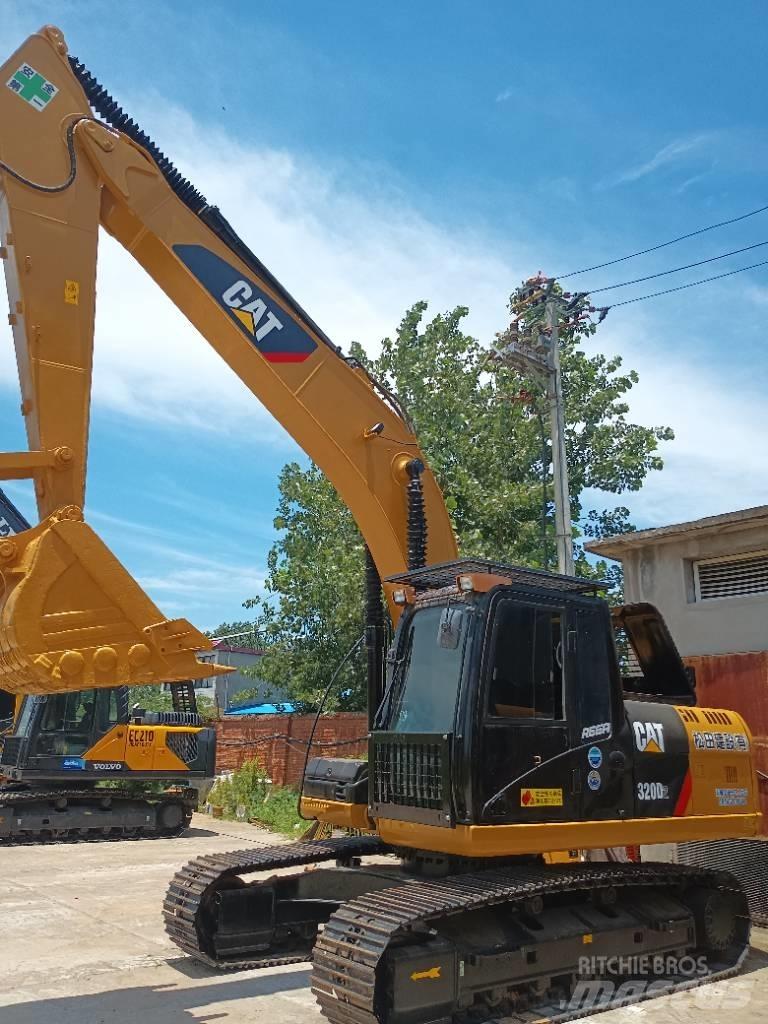 CAT 320 D2 Vikšriniai ekskavatoriai