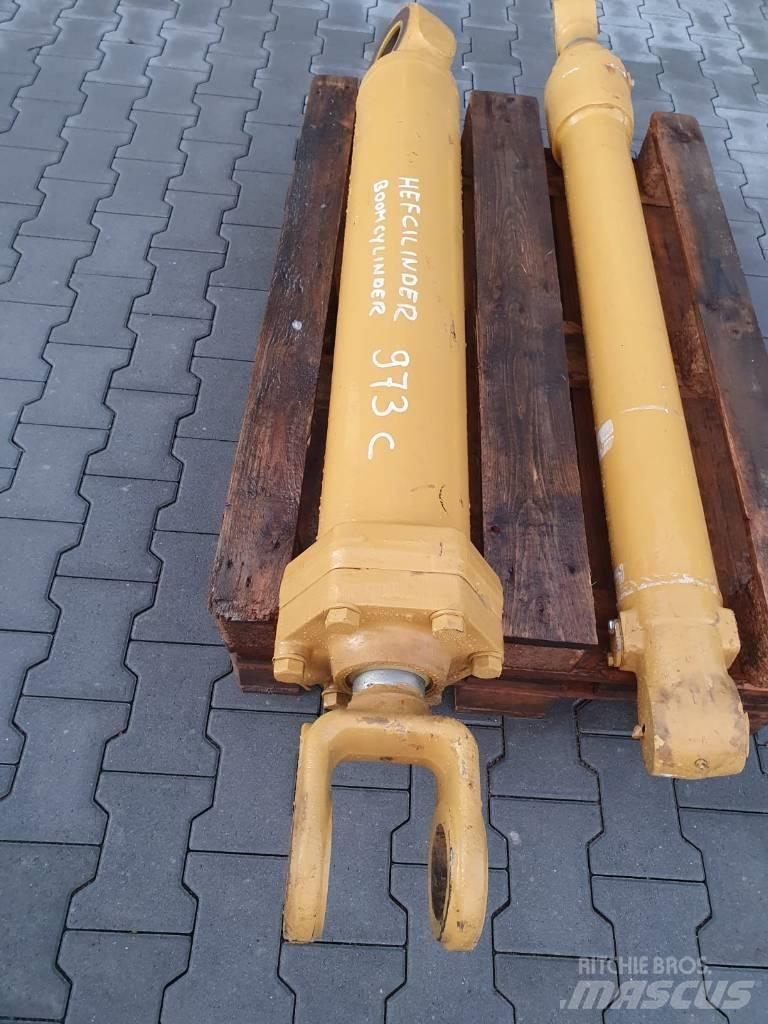 CAT 973 C Ašys