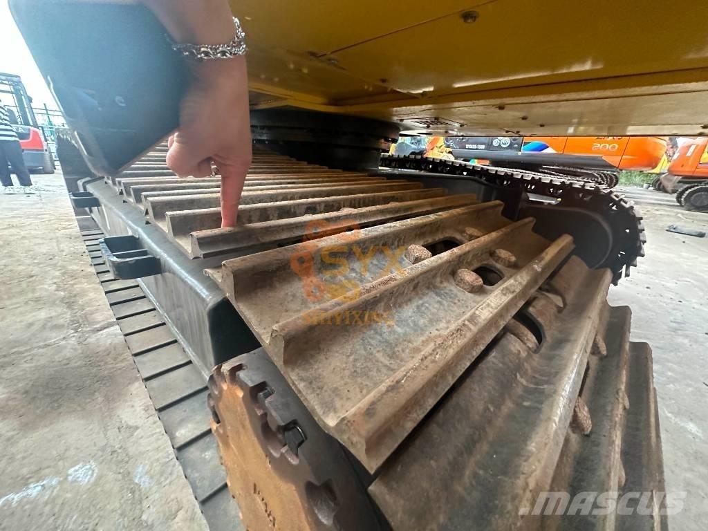 Komatsu PC 220-8 Vikšriniai ekskavatoriai